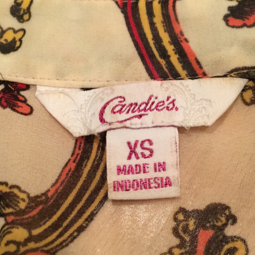 ❌SOLD (tan) CANDIES xs floral top with free camisole - Picture 3 of 7